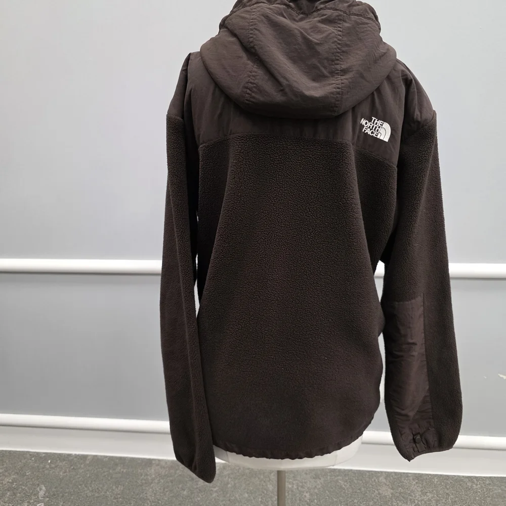 The North Face Men's Dark Brown Performance Jacket - Picture 9 of 13